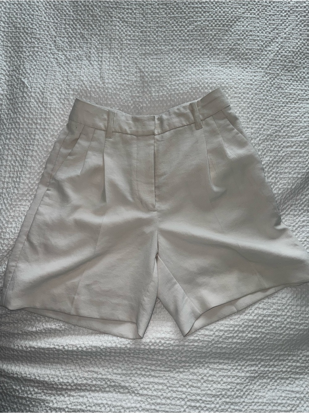 Wilfred Classic Cream Women’s Tailored Shorts